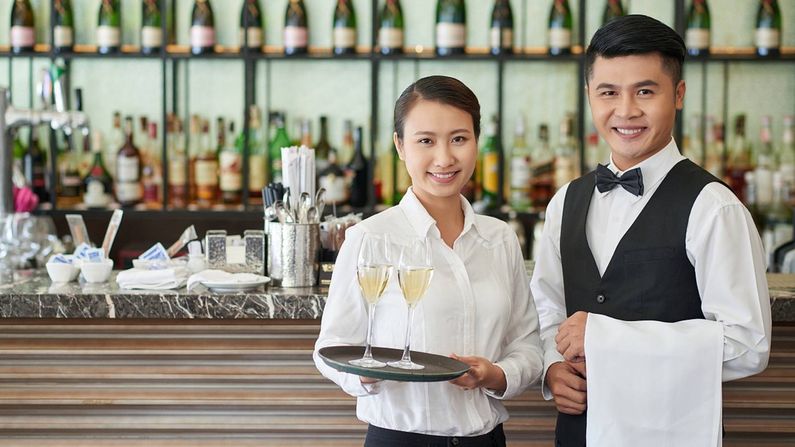 餐饮服务 专业背景下的职业发展路径